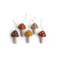 Gry & SIF handgemachte Herbstdeko aus Filz, Herbstdeko zum Aufh&auml;ngen, Zierschmuck f&uuml;r den Herbst, Fensterdeko, Halloweendeko, Pilze Deko | Fliegenpilze rot 5er Set