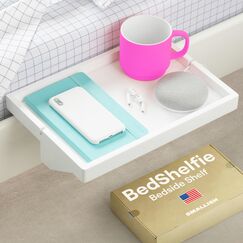 BedShelfie Nachttisch Zum Einh&auml;ngen Bettablage f&uuml;r Etagenbett und Boxspringbett, Bettablage f&uuml;r WG-Zimmer, Betttablett schwebend, Bettablage zum Einh&auml;ngen &ndash; Original Holz Wei&szlig;