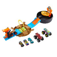 Hot Wheels Monster Trucks Stunt Reifen Spielset, enth&auml;lt 3 Monster Trucks und 3 Fahrzeuge im Ma&szlig;stab 1:64, Geschenk f&uuml;r Kinder im Alter von 4 bis 8 Jahren, HHY74