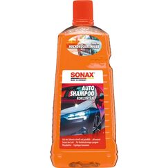 SONAX AutoShampoo Konzentrat (2 Liter) durchdringt und löst Schmutz gründlich, ohne Angreifen der Wachs-Schutzschicht | Art-Nr. 03145410