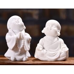 2 Stück BuddhaStatue Happy Laughing BuddhaFigur Niedlich Kleine Mönch Statuen Mini Maitreya Buddha Minimalistisch für Schreibtisch Ornament Home Decor Auto Armaturenbrett und Regal Dekorationen