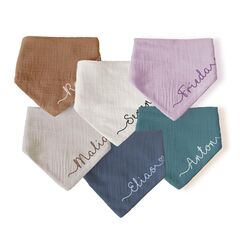 ARTEE Personalisiertes Halstuch Dreieckstuch aus Musselin Gaze 100% Baumwolle f&uuml;r Babies und Kleinkinder in 2 Gr&ouml;ssen erh&auml;ltlich, mit Namens Personalisierung aus OekoTex zertifiziertem Druckmaterial