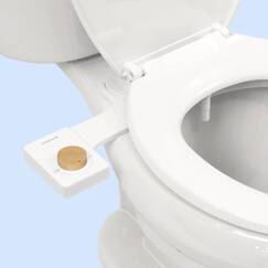 TUSHY Fresh Cool Water Bidet: Ultra Slim WC-Sitz-Aufsatz (nicht Elektrisch, Selbstreinigend, Hygienische Düse), Einfache DIY-Installation < 10 Min Einstellbarer Wasserdruck, Bambusknopf