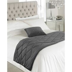 Riva Paoletti New Diamante Bed Runner - ZinnGrau - Diamante Kristall Pailletten - Gesteppte Geometric Design - 100% Polyester - Polyester F&uuml;llung - 70 X 220 Cm (28" X 87" Zoll) - Entwickelt In Gro&szlig;bri