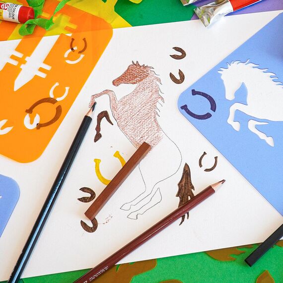 NAKLEO Schablonen Malen für Kinder, 8 Stück Set 15x15cm Pferde, Kinder Kreatives Zeichenschablonen, Kunststoff Wiederverwendbar Malschablone DIY Handwerk, Papier Wand Holz Stoff
