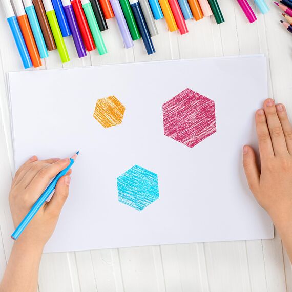 NAKLEO Schablonen Malen für Kinder, 8 Stück Set 15x15cm Geometrische Figuren, Kinder Kreatives Zeichenschablonen, Kunststoff Wiederverwendbar Malschablone DIY Handwerk, Papier Wand Holz Stoff