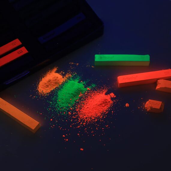 Artecho Pastellkreide 48er Premium Set, 46 Farben Darunter 4 Fluoreszierende Farben, Extra Schwarz & Weiß, Ideal für Künstler, Hobbymaler, Schule, Kunstunterricht.