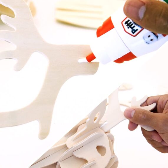 Pritt Bastelkleber, transparent trocknender Alleskleber für Zuhause, Schule oder Büro, weißer Bastelleim für Kinder, 1 Flasche à 100 g, 9H PAKC2