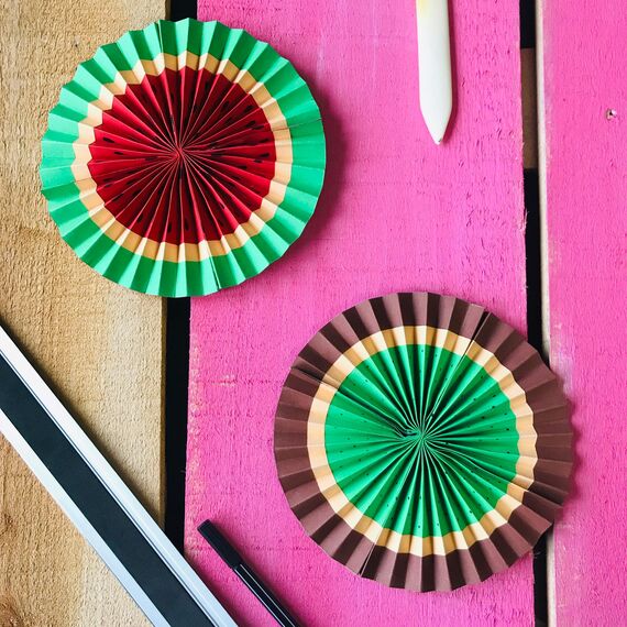 MarpaJansen Tonzeichenpapier - (DIN A4, 100 Bogen, 130 g/m²) - zum Basteln & Gestalten - Zertifizierung durch ,,Blauer Engel" - grasgrün