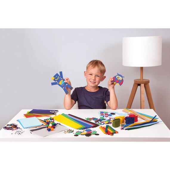 Lena 42665 - Jumbo Bastelkoffer mit 800 Teile in kräftigen Farben, Material zum Basteln, mit Moosgummi, Buntpapier, Pompon, Bänder, Kulleraugen, Holzstiele und vielem mehr, ab 5 Jahre, blau