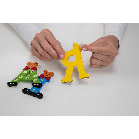 UHU patafix, wieder ablösbare und verwendbare Klebepads, weiß, 80 Stück (Packung mit 3)