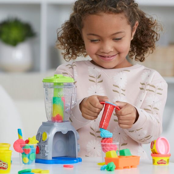 Play-Doh Smoothie Mixer, Bastelset mit Küche, 2 x 57g & 3 x 28g Dosen Bunte Knete für Zutaten, kreatives Spielen für Kinder ab 3 Jahren