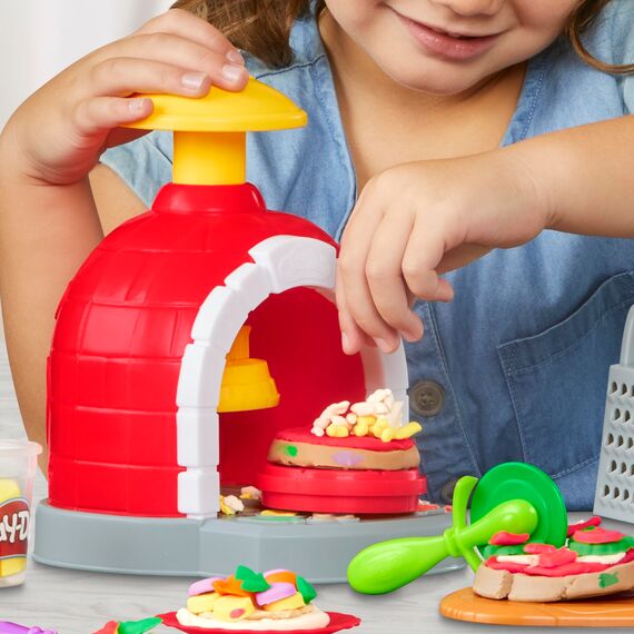 Play-Doh Kitchen Creations Pizzabäckerei, 4 x 57g Dosen und 2 x 28g Dosen Knetmasse, Bastel-Set mit Küche und Werkzeuge zum Backen und kreativen Spielen, für Kinder ab 3 Jahren