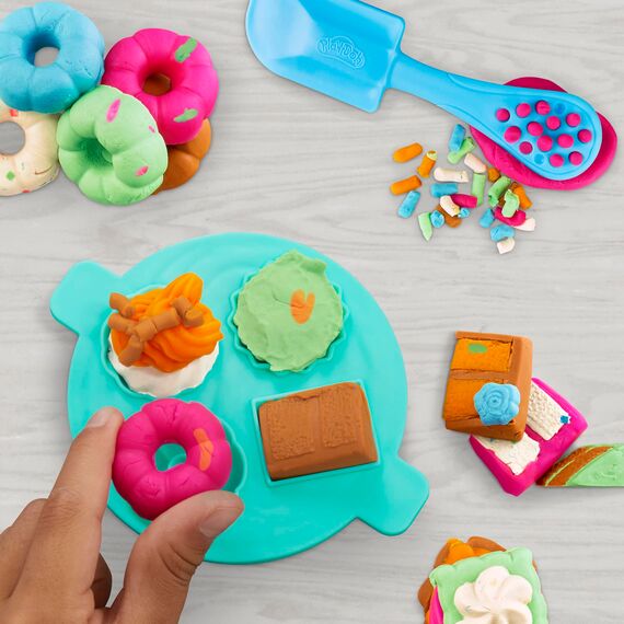 Play-Doh Kitchen Creations Super Küchenmaschine, Küchenspielzeug mit Zubehör, zum Kneten und Spielen für Kinder