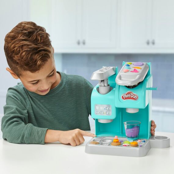 Play-Doh Kitchen Creations Knetspaß Café, Bastel-Set mit Spielzeug-Kaffeemaschine mit 20 Accessoires und 8 Dosen zweifarbige Knete, kreatives für Kinder ab 3 Jahren