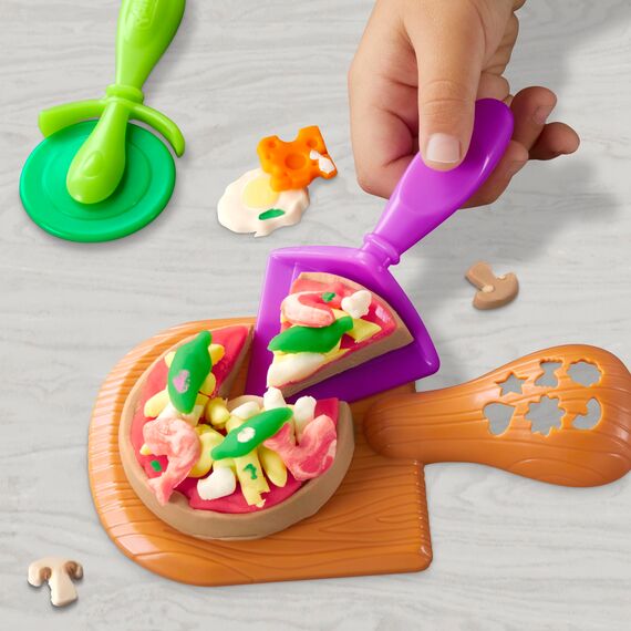 Play-Doh Kitchen Creations Pizzabäckerei, 4 x 57g Dosen und 2 x 28g Dosen Knetmasse, Bastel-Set mit Küche und Werkzeuge zum Backen und kreativen Spielen, für Kinder ab 3 Jahren