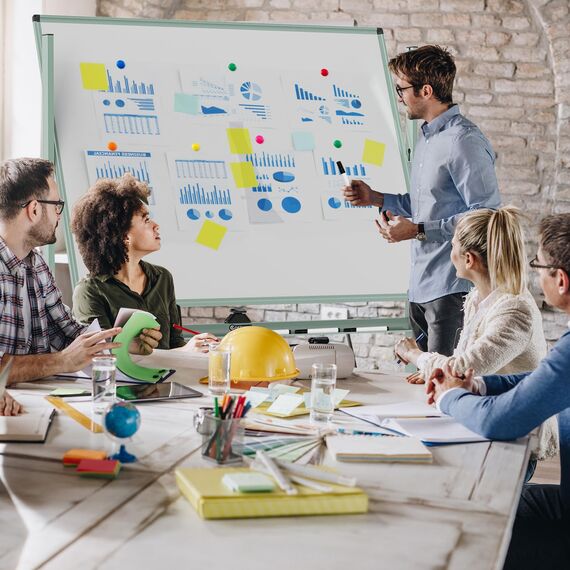 COSTWAY Doppelseitiges mobiles Whiteboard, 120 x 90 cm, höhenverstellbares magnetisches Whiteboard mit Rädern & Ständer, rollende Weißtafel inkl. Zubehör für Klassenzimmer Büro Hause