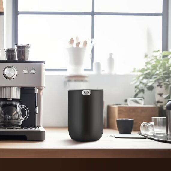 EKO Mini Tischmülleimer mit deckel, 1,5 L Kosmetikeimer Schwarz, Kleiner Tischabfalleimer für Bad, Schreibtisch, Schlafzimmer oder Auto, Mülleimer mit Edelstahl-Sockel, Small Table Bin, Papierkorb