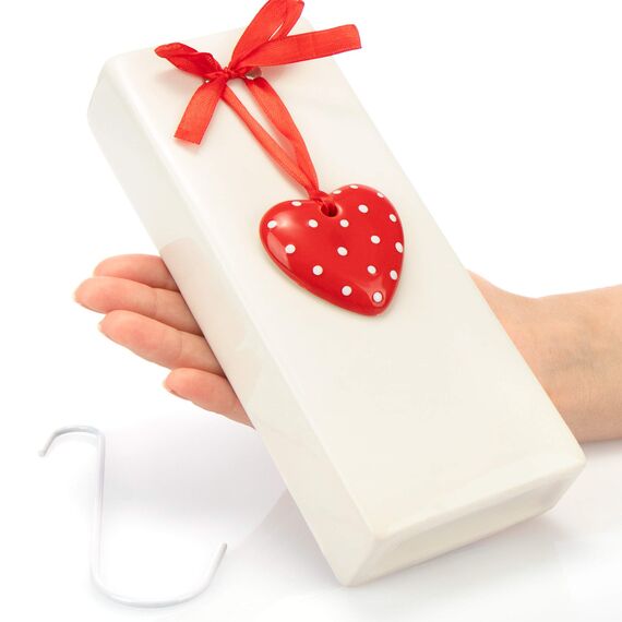 com-four® 3x Luftbefeuchter Heizung - Heizkörper Luftbefeuchter in weiß - Heizung Wasserverdunster aus Keramik mit Herz-Deko (3 Stück - Deko Herzen)