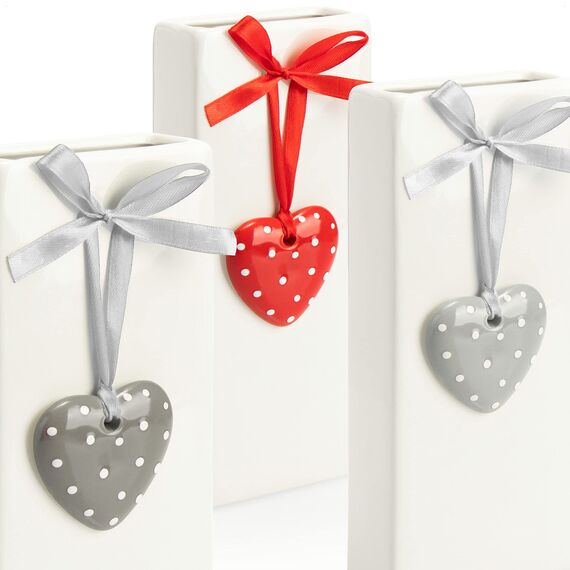 com-four® 3x Luftbefeuchter Heizung - Heizkörper Luftbefeuchter in weiß - Heizung Wasserverdunster aus Keramik mit Herz-Deko (3 Stück - Deko Herzen)