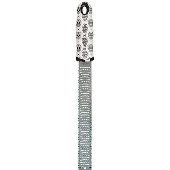 Microplane Zester Küchenreibe in Skull für Zitrusfrüchte, Parmesan, Ingwer, Schokolade & Muskatnuss mit feiner Edelstahlklinge - Made in USA