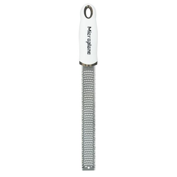 Microplane Zester Küchenreibe in Weiß für Zitrusfrüchte, Hartkäse, Ingwer, Schokolade & Muskatnuss mit feiner Edelstahlklinge - Made in USA