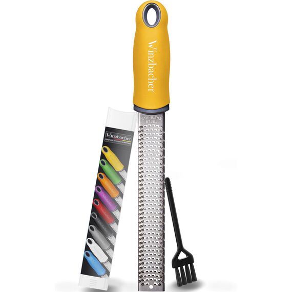 Winzbacher - Premium Zester Reibe I Parmesanreibe, Zitronenreibe, Muskatnuss Reibe, Ingwerreibe u.v.m. I rasiermesserscharfe Edelstahl Klinge I Spülmaschinenfest I inkl. Schụtz & Reinigungsbürste