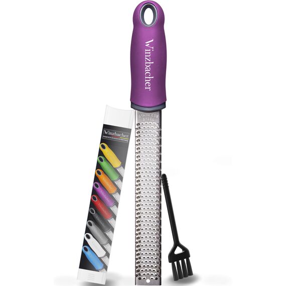 Winzbacher - Premium Zester Reibe I Parmesanreibe, Zitronenreibe, Muskatnuss Reibe, Ingwerreibe u.v.m. I rasiermesserscharfe Edelstahl Klinge I Spülmaschinenfest I inkl. Schụtz & Reinigungsbürste