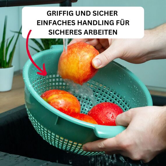 Westmark Seiher – Zwei große Küchensiebe mit 2 Griffmulden und 4 Aufsatzrasten zum Waschen von Gemüse und Abtropfen von Nudeln und mehr – Mint-grün, Kunststoff, ø 24 cm, 212622EM