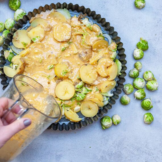 Westmark 2 Messkannen/-Becher mit mehrsprachigen Messskalen und verschiedenen Maßeinheiten, Füllvolumen: 1 Liter, Kunststoff, Gerda, Transparent, 306822E3