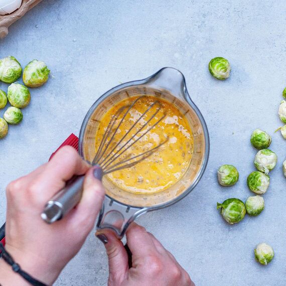 Westmark Gerda Messbecher 1l - Messskalen für Gramm (für Mehl, Zucker, Reis und Grieß), Liter & Milliliter - Made in Germany - Kunststoff - 18 x 12,4 x 16,5 cm (transparent)