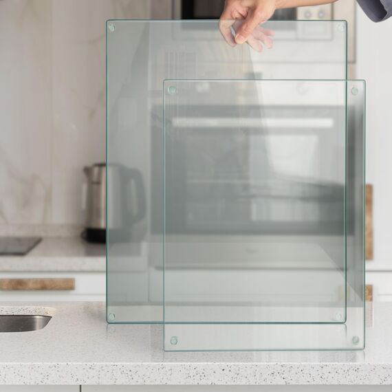 Kitchenville Glasschneidebrett 50×40 cm – Hygienisches Schneidebrett aus gehärtetem Glas – Hitzebeständig, Kratzfest & Rutschfest – Glasplatte für die Küche – Transparentes Design