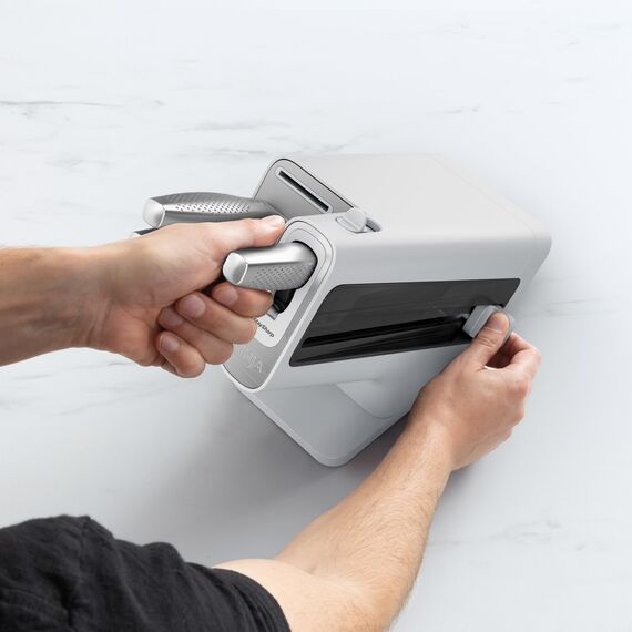 Ninja StaySharp Messerset, Edelstahl 6-teiliges Messerset mit integriertem Messerschärfer, mit Küchen- und Kräuterschere, Weiß, K62006EUWH