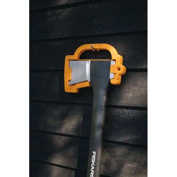 Fiskars Spaltaxt, Inklusive Klingen- und Transportschutz, Länge: 71 cm, Antihaftbeschichtet, Hochwertige Stahl-Klinge/Glasfaserverstärkter Kunststoff-Stiel, Schwarz/Orange, X21–L, 1,63 kg, 1015642