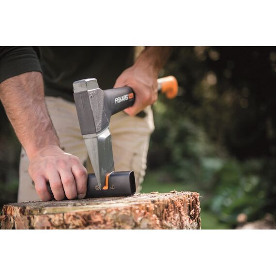 Fiskars Axt- und Messerschärfer, Keramik- Schleifkopf/Gehäuse aus glasfaserverstärktem Kunststoff, Schwarz/Orange, Xsharp, 1000601