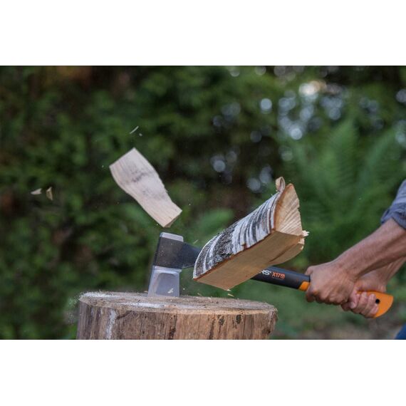 Fiskars Spaltaxt, Inklusive Klingen-/Transportschutz, Länge: 60 cm, Antihaftbeschichtet, Hochwertige Stahl-Klinge/Glasfaserverstärkter Kunststoff-Stiel, Schwarz/Orange, X17–M, 1,53 kg, 1015641