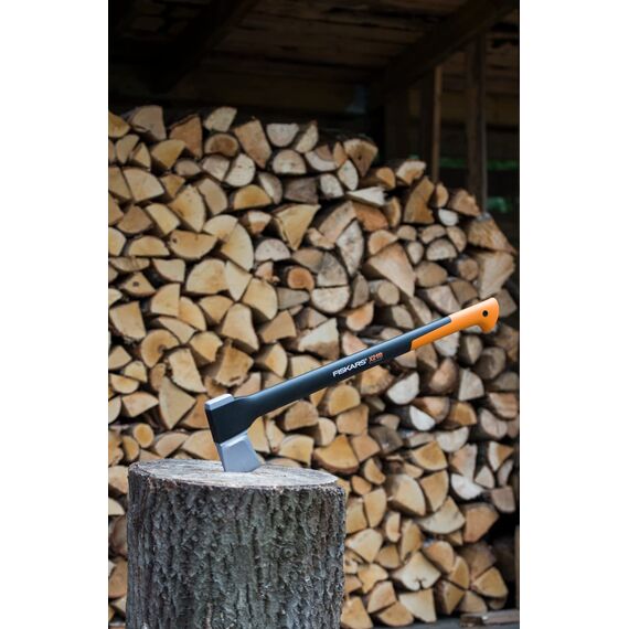 Fiskars Spaltaxt, Inklusive Klingen- und Transportschutz, Länge: 71 cm, Antihaftbeschichtet, Hochwertige Stahl-Klinge/Glasfaserverstärkter Kunststoff-Stiel, Schwarz/Orange, X21–L, 1,63 kg, 1015642
