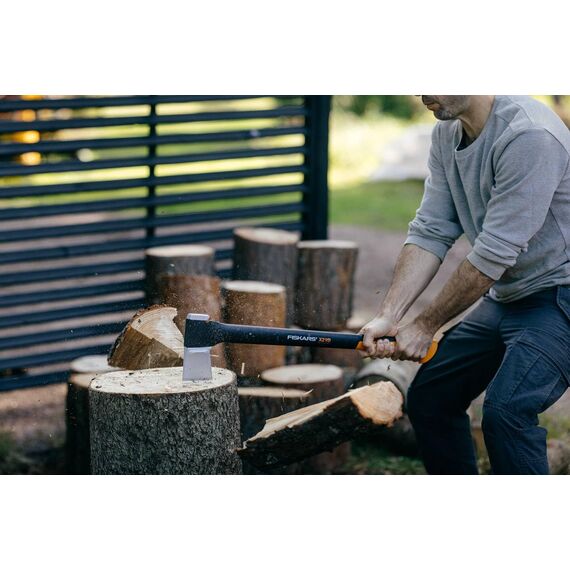 Fiskars Spaltaxt, Inklusive Klingen- und Transportschutz, Länge: 71 cm, Antihaftbeschichtet, Hochwertige Stahl-Klinge/Glasfaserverstärkter Kunststoff-Stiel, Schwarz/Orange, X21–L, 1,63 kg, 1015642