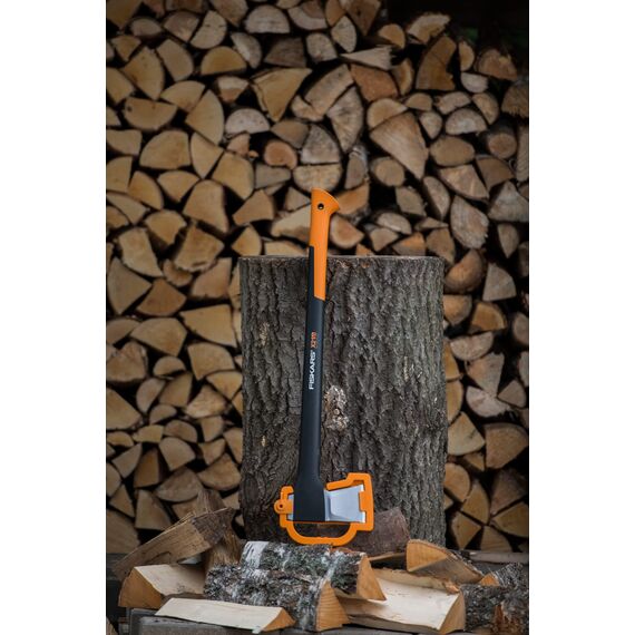 Fiskars Axt-Set, Spaltaxt: Inklusive Klingen-/Transportschutz, Länge: 71 cm, Antihaftbeschichtet, X21-L, 1,63 kg; Axt- und Messerschärfer: Keramik- Schleifkopf, Xsharp, Schwarz/Orange, 1019333