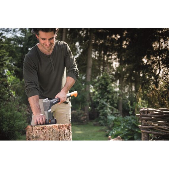 Fiskars Axt-Set, Spaltaxt: Inklusive Klingen- und Transportschutz, Länge: 60 cm, Antihaftbeschichtet, X17-M, 1,53 kg; Axt- und Messerschärfer: Keramik- Schleifkopf, Xsharp, 1020182