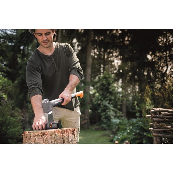 Fiskars Axt-Set, Spaltaxt: Inklusive Klingen-/Transportschutz, Länge: 71 cm, Antihaftbeschichtet, X21-L, 1,63 kg; Axt- und Messerschärfer: Keramik- Schleifkopf, Xsharp, Schwarz/Orange, 1019333