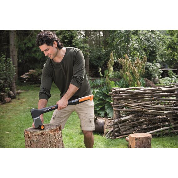 Fiskars Axt-Set, Spaltaxt: Inklusive Klingen-/Transportschutz, Länge: 71 cm, Antihaftbeschichtet, X21-L, 1,63 kg; Axt- und Messerschärfer: Keramik- Schleifkopf, Xsharp, Schwarz/Orange, 1019333