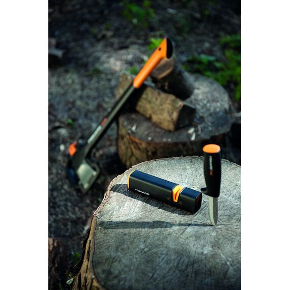 Fiskars Axt- und Messerschärfer, Keramik- Schleifkopf/Gehäuse aus glasfaserverstärktem Kunststoff, Schwarz/Orange, Xsharp, 1000601