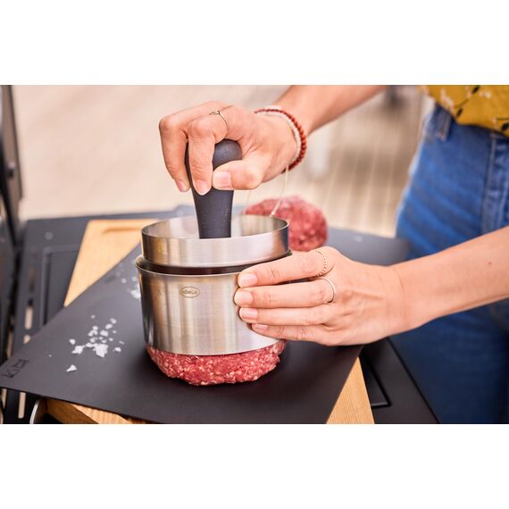 RÖSLE Burgerpresse PRO, Hochwertige Fleischpresse zum einfachen Formen von Burgerpatties, Edelstahl 18/10, 11 cm, Spülmaschinengeeignet, 12 x 12 x 9 cm