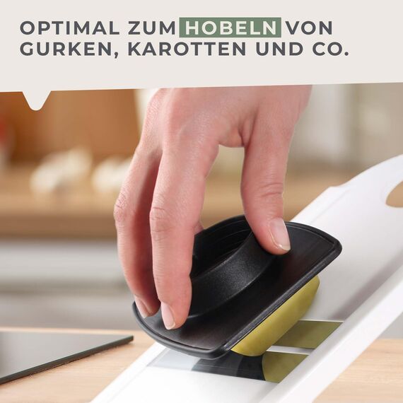 Fackelmann Gemüsehobel mit Restehalter, Gemüseschneider mit 2 Edelstahl-Klingen, hochwertiger Gurkenhobel (Farbe: Weiß/Schwarz), Menge: 1 Stück, 29x13cm