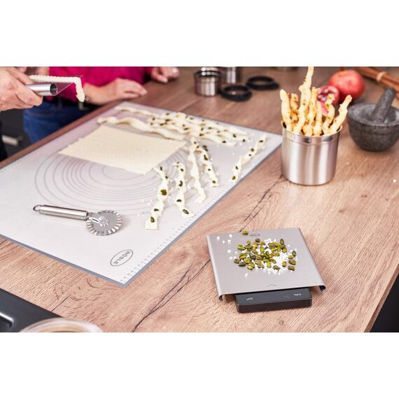 RÖSLE Teigrädchen, Hochwertiger Teigschneider zum sauberen Zerteilen von ausgerolltem Teig, Edelstahl 18/10, Spülmaschinengeeignet, 19,5 x 7 x 1,9 cm, Silber