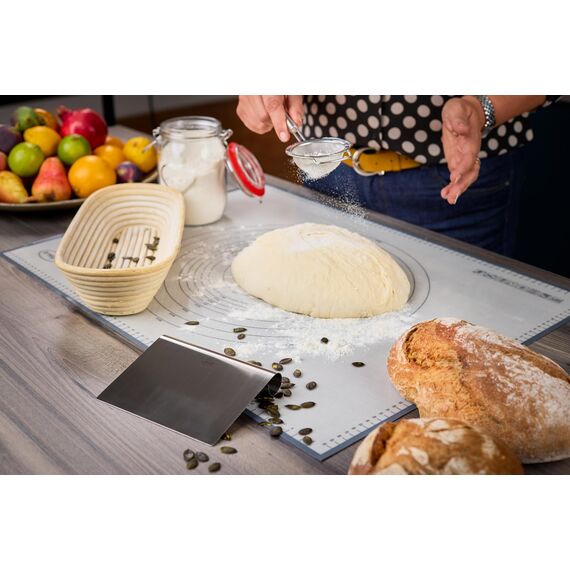 RÖSLE Back- und Arbeitsmatte Silikon, Hochwertige Teigmatte als Unterlage mit Maßen, rutschfest, hitzebeständig und wiederverwendbar, Silikon, spülmaschinengeeignet, Weiß