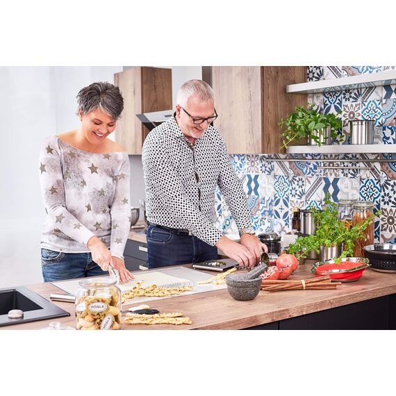 RÖSLE Teigrädchen, Hochwertiger Teigschneider zum sauberen Zerteilen von ausgerolltem Teig, Edelstahl 18/10, Spülmaschinengeeignet, 19,5 x 7 x 1,9 cm, Silber