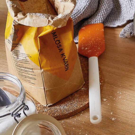 Fiskars Back-Set, 2-teilig, Küchenutensilien, Functional Form, Teigschaber mit Silikonkopf, Länge: 27,5 cm, Silikonpinsel, Länge: 19 cm, Kunststoff/Silikon, Orange/Weiß, 1023616