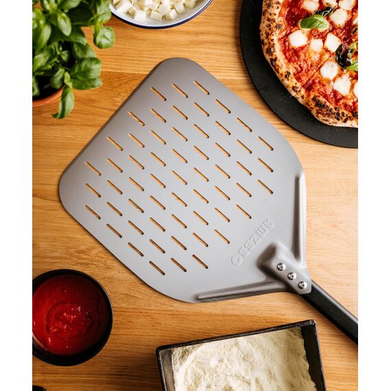 AMZBBQ® Premium Pizzaschieber - 35 x 35 x 71 cm Perforierte Pizzaschaufel aus Harteloxiertem Aluminium zum Leichten Gleiten auf Pizzastein - Grill Zubehör Geschenk für Männer